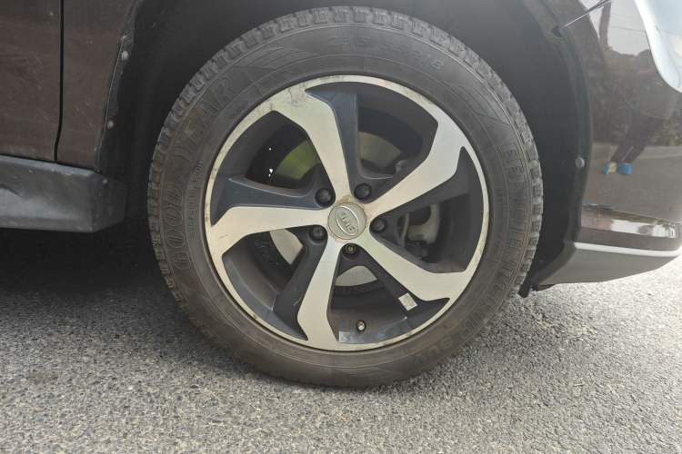 Used BYD S7 2016 2.0T Automatic Flagship Plus Right Front Wheel Hub