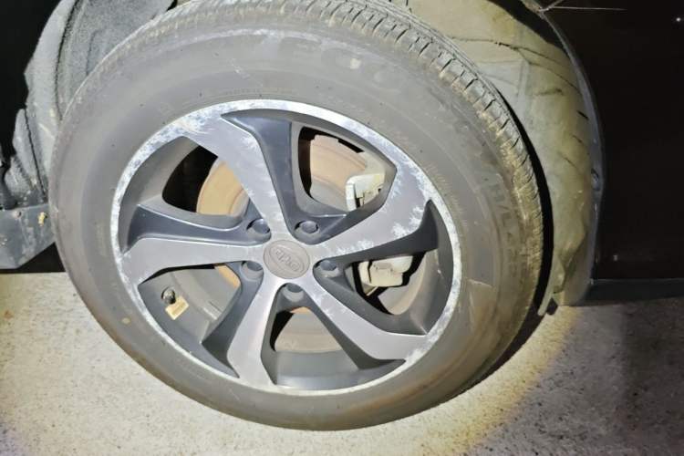 Used BYD S7 2016 2.0T Automatic Prestige Edition Right Front Wheel Hub