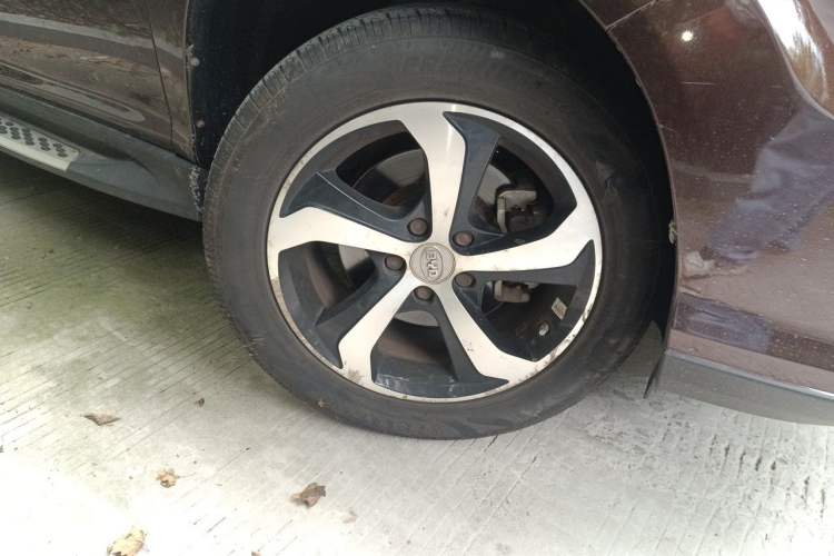 Used BYD S7 2016 2.0T Automatic Flagship Version Right Front Wheel Hub
