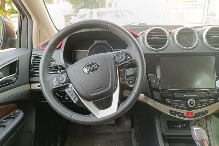 Used BYD S7 2016 2.0T Automatic Prestige Edition Steering Wheel