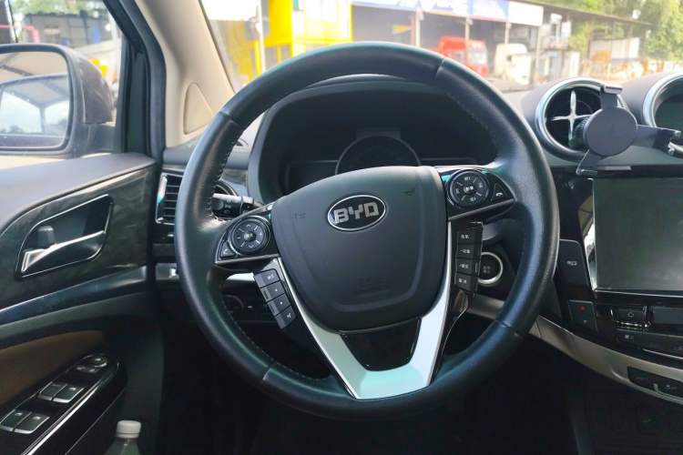 Used BYD S7 2016 2.0T Automatic Prestige Plus Steering Wheel