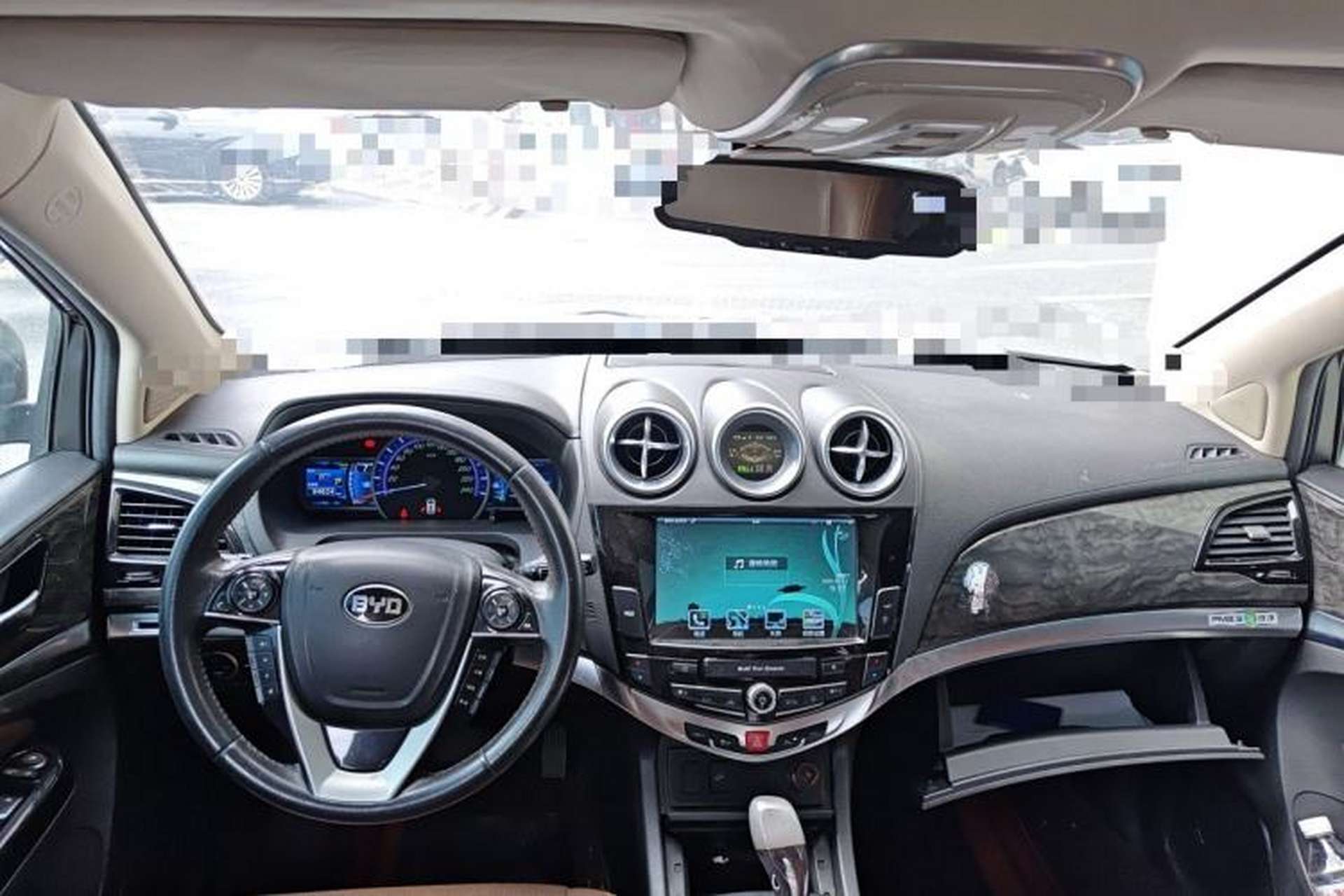 Used BYD S7 2016 2.0T Automatic Prestige Plus Center Console