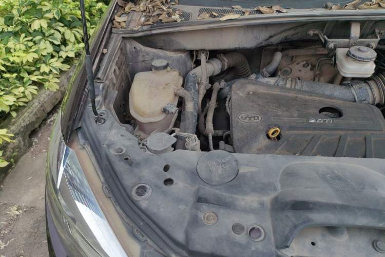 Used BYD S7 2016 2.0T Automatic Prestige Plus Engine Bay Right