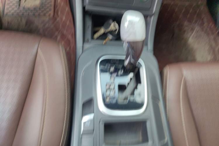 Used BYD S7 2016 2.0T Automatic Prestige Plus Gear Lever