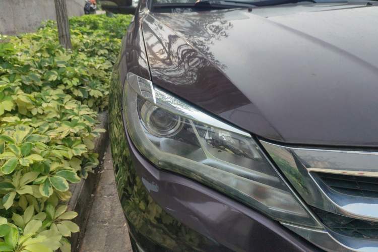Used BYD S7 2016 2.0T Automatic Prestige Plus Right Front Headlight
