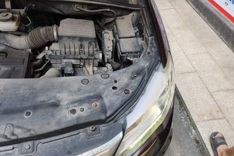 Used BYD S7 2016 2.0T Automatic Prestige Plus Engine Bay Left