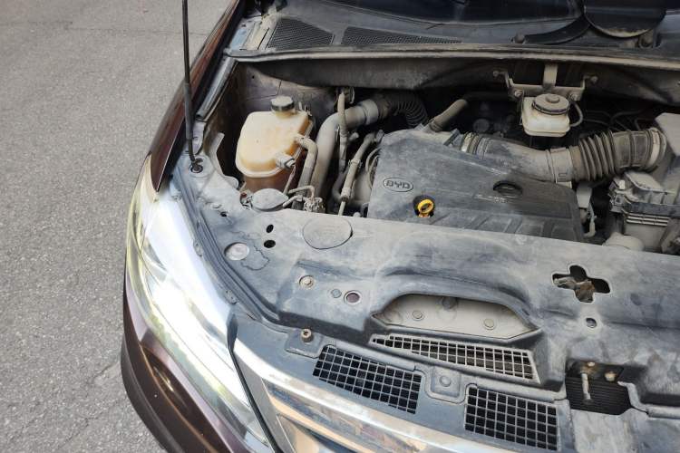 Used BYD S7 2016 2.0T Automatic Prestige Plus Engine Bay Right
