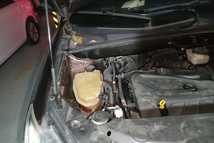 Used BYD S7 2016 2.0T Automatic Prestige Plus Engine Bay Right