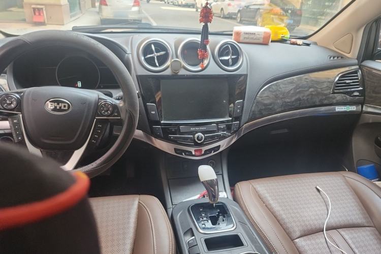 Used BYD S7 2016 2.0T Automatic Prestige Plus Interior 2