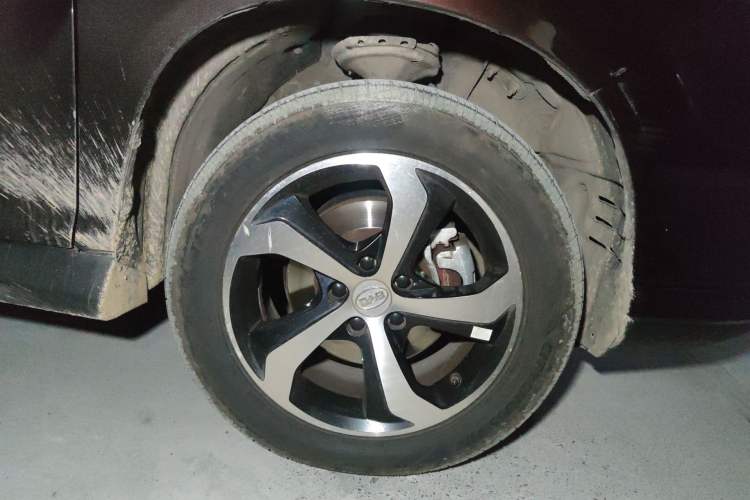 Used BYD S7 2016 2.0T Automatic Prestige Plus Right Front Wheel Hub