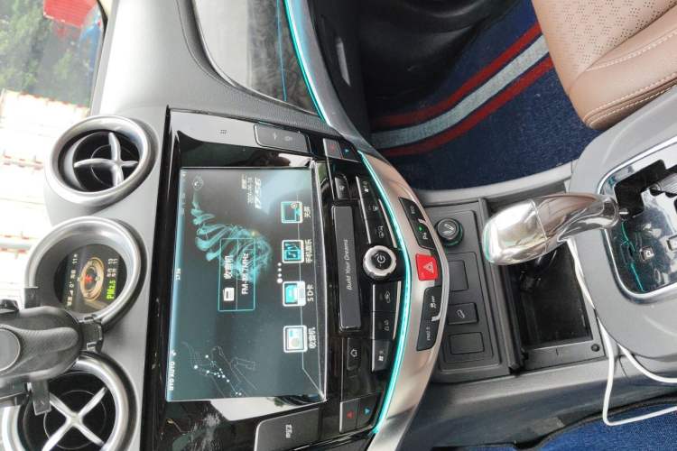 Used BYD S7 2016 2.0T Automatic Prestige Plus Audio And AC Panel