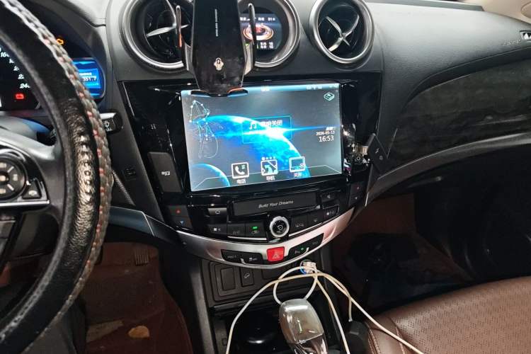 Used BYD S7 2016 2.0T Automatic Prestige Edition Audio And AC Panel