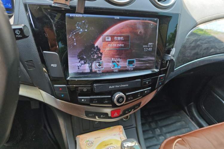 Used BYD S7 2016 2.0T Automatic Prestige Plus Audio And AC Panel