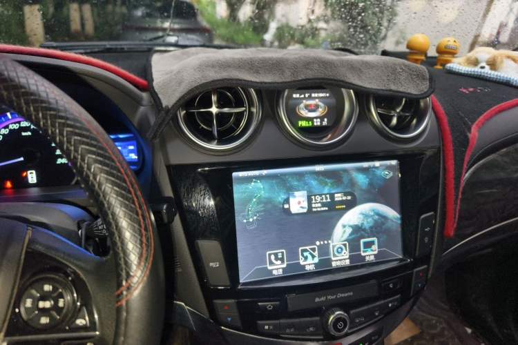 Used BYD S7 2016 2.0T Automatic Prestige Plus Audio And AC Panel