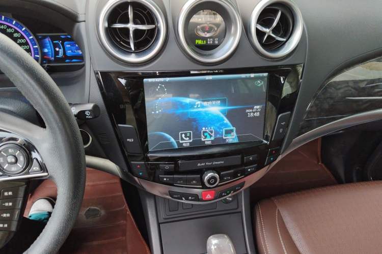 Used BYD S7 2016 2.0T Automatic Prestige Plus Audio And AC Panel