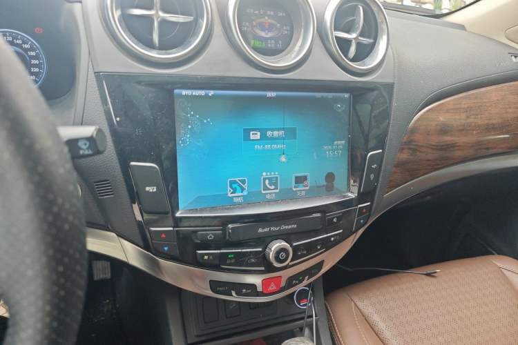 Used BYD S7 2016 2.0T Automatic Flagship Plus Audio And AC Panel