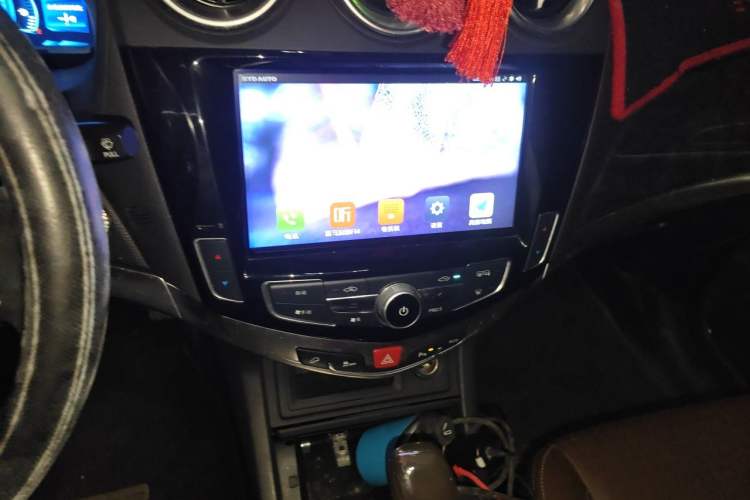 Used BYD S7 2016 2.0T Automatic Prestige Plus Audio And AC Panel
