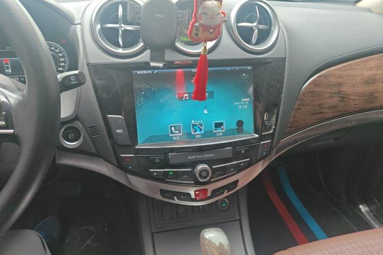 Used BYD S7 2016 2.0T Automatic Flagship Plus Audio And AC Panel