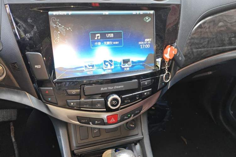 Used BYD S7 2016 2.0T Automatic Prestige Edition Audio And AC Panel