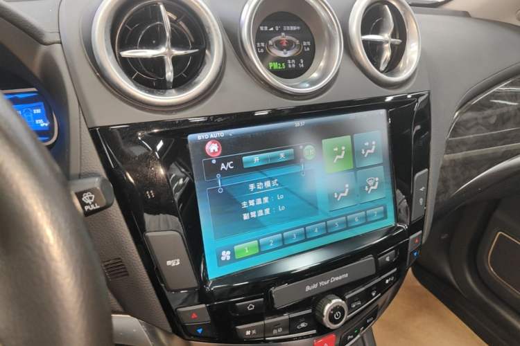 Used BYD S7 2016 2.0T Automatic Prestige Plus Audio And AC Panel