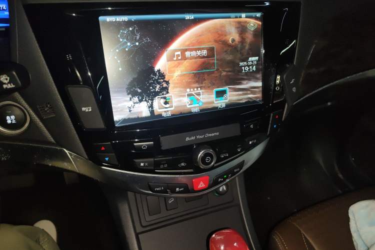 Used BYD S7 2016 2.0T Automatic Prestige Plus Audio And AC Panel