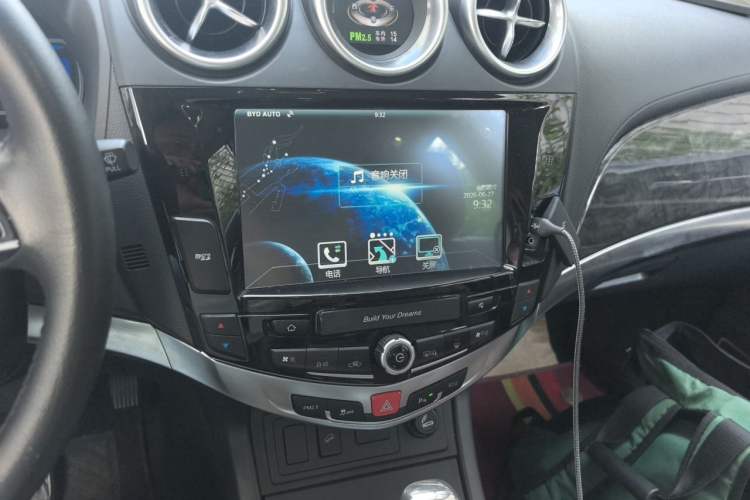 Used BYD S7 2016 2.0T Automatic Prestige Plus Audio And AC Panel