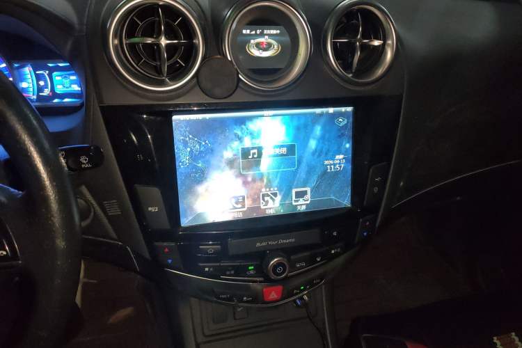 Used BYD S7 2016 2.0T Automatic Prestige Plus Audio And AC Panel