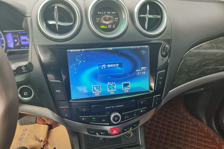 Used BYD S7 2016 2.0T Automatic Prestige Plus Audio And AC Panel