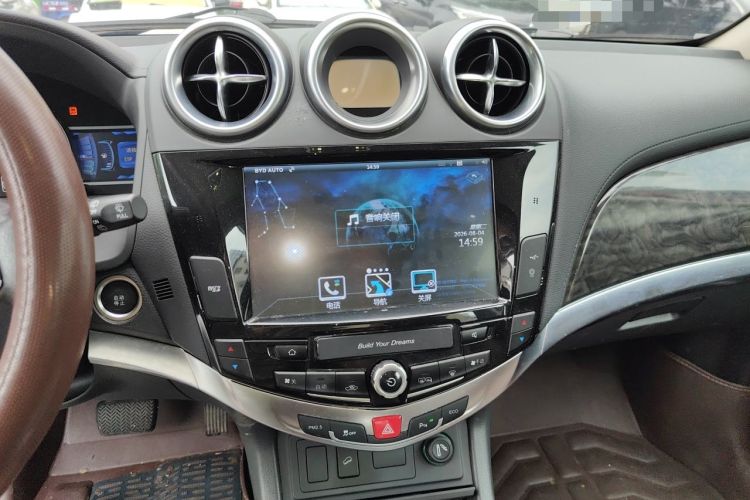 Used BYD S7 2016 2.0T Automatic Prestige Plus Audio And AC Panel