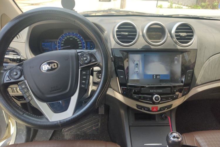 Used BYD S7 2016 1.5T Manual Luxury Edition Center Console