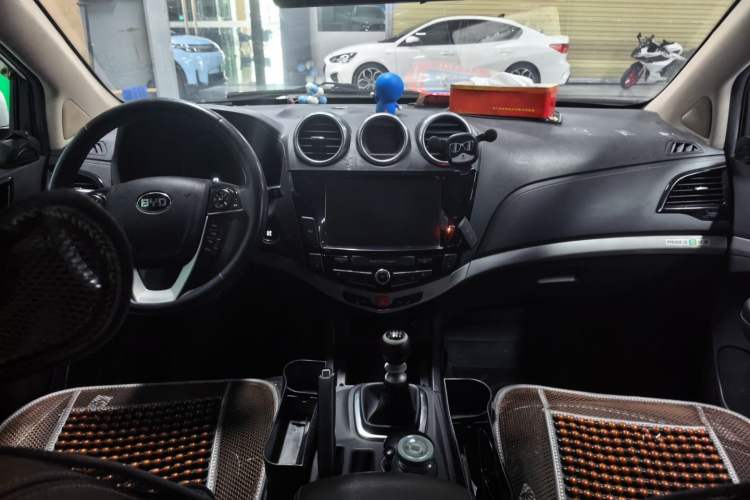 Used BYD S7 2016 1.5T Manual Luxury Edition Center Console