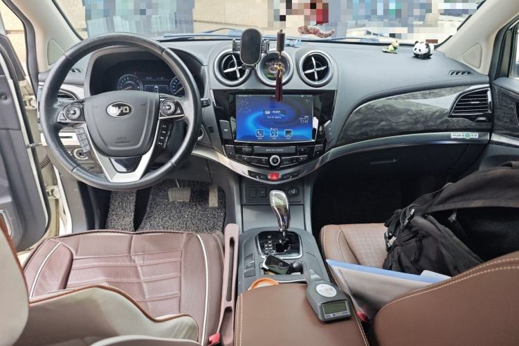 Used BYD S7 2016 2.0T Automatic Flagship Plus Center Console