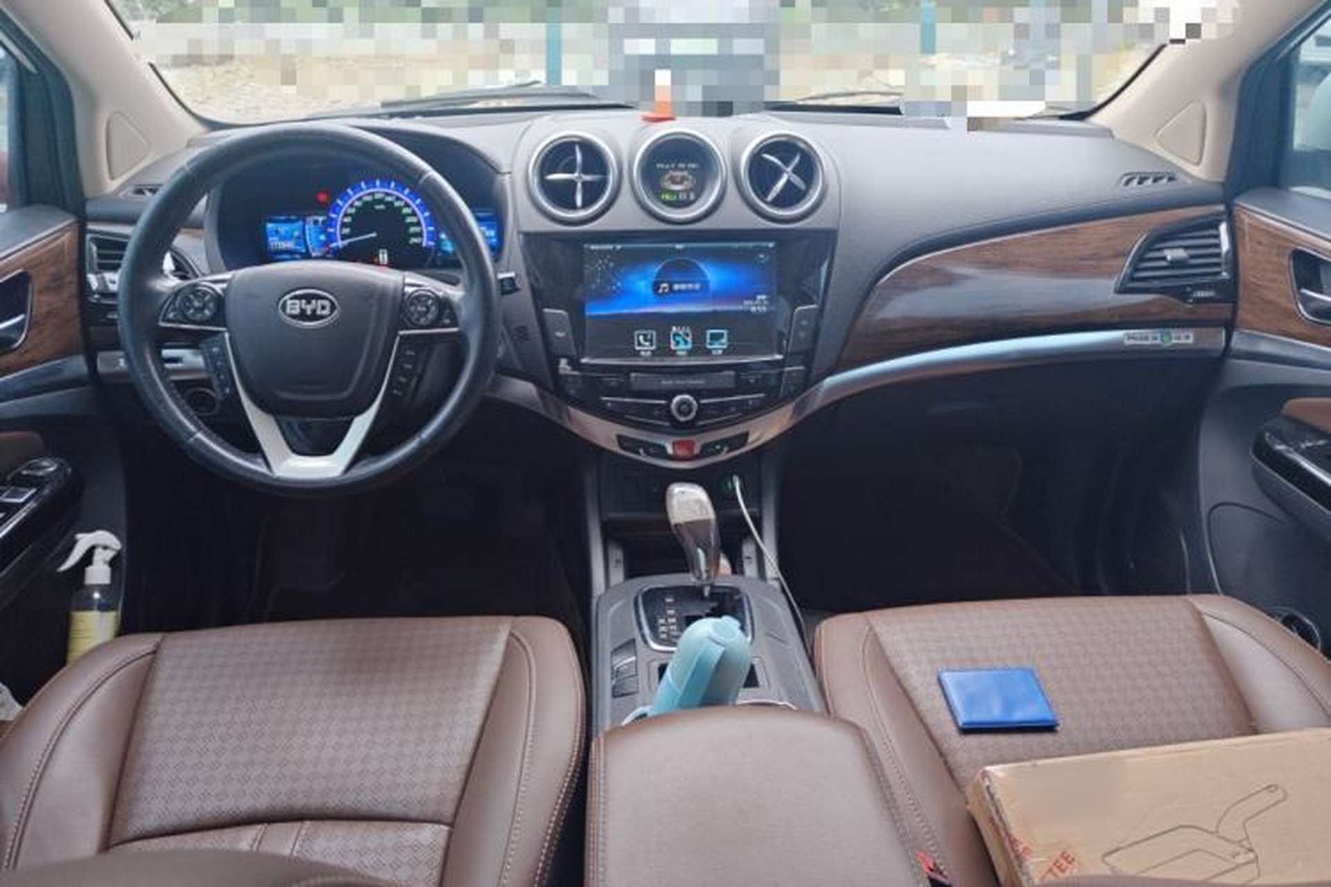 Used BYD S7 2016 2.0T Automatic Prestige Plus Center Console