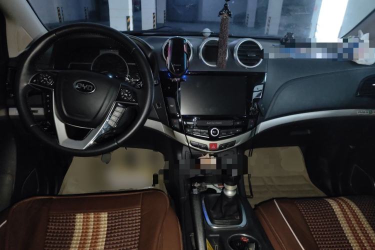 Used BYD S7 2016 1.5T Manual Luxury Edition Center Console