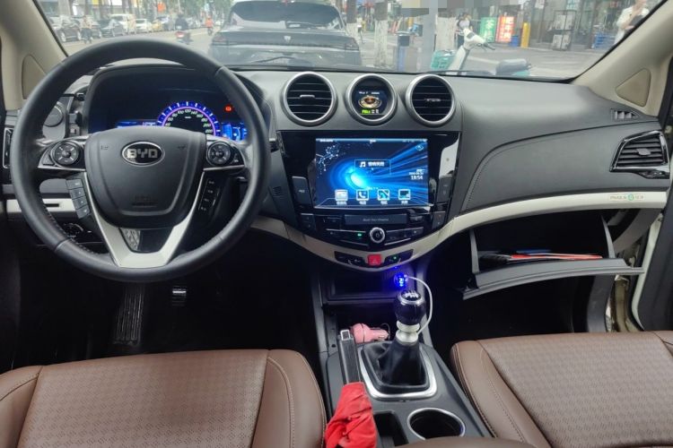 Used BYD S7 2016 1.5T Manual Luxury Edition Center Console