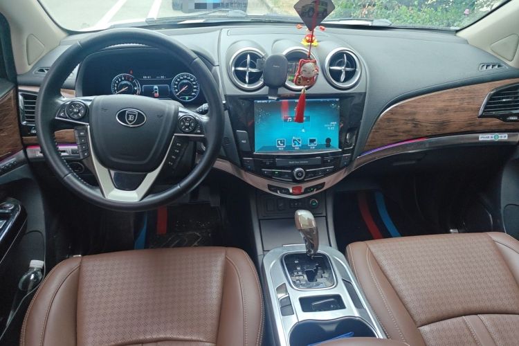 Used BYD S7 2016 2.0T Automatic Flagship Plus Center Console