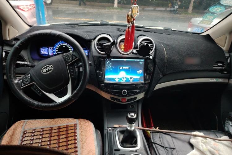 Used BYD S7 2016 1.5T Manual Luxury Edition Center Console