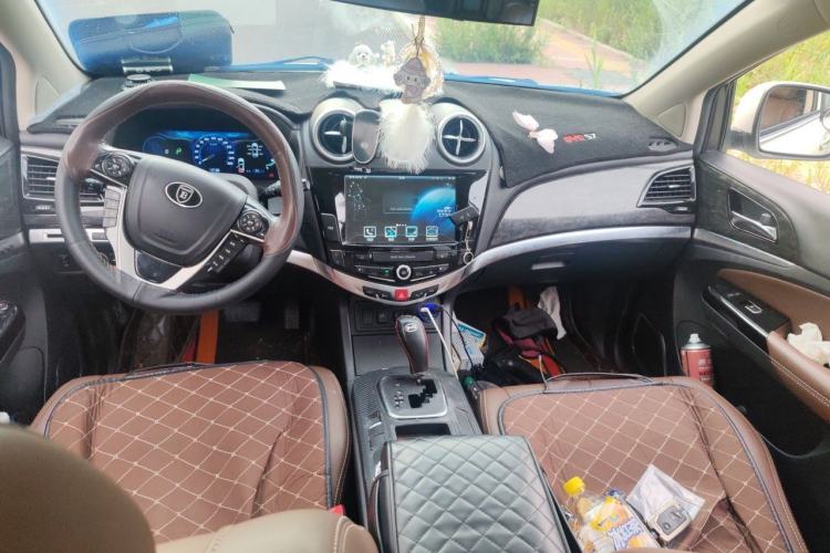 Used BYD S7 2016 2.0T Automatic Flagship Plus Center Console