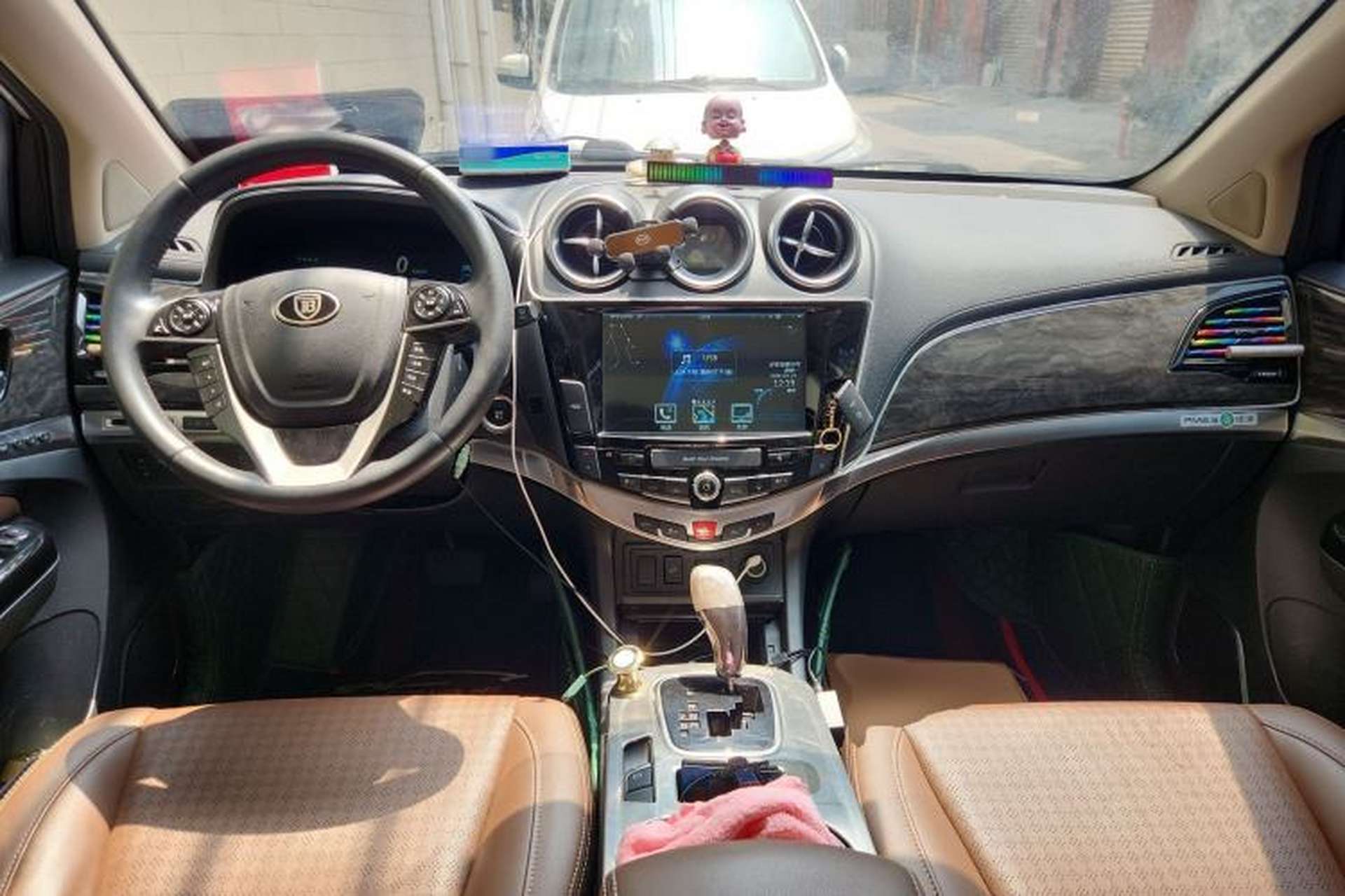 Used BYD S7 2016 2.0T Automatic Flagship Plus Center Console