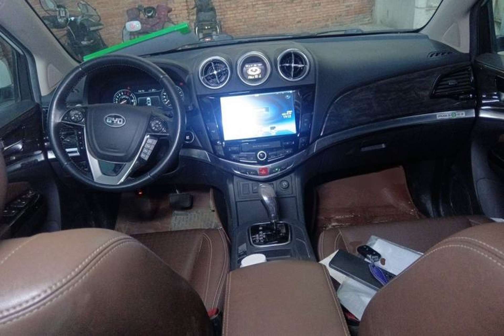 Used BYD S7 2016 2.0T Automatic Flagship Plus Center Console
