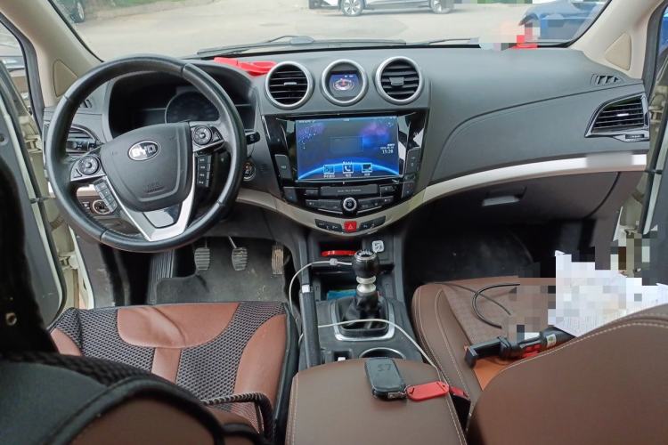 Used BYD S7 2016 1.5T Manual Luxury Edition Center Console