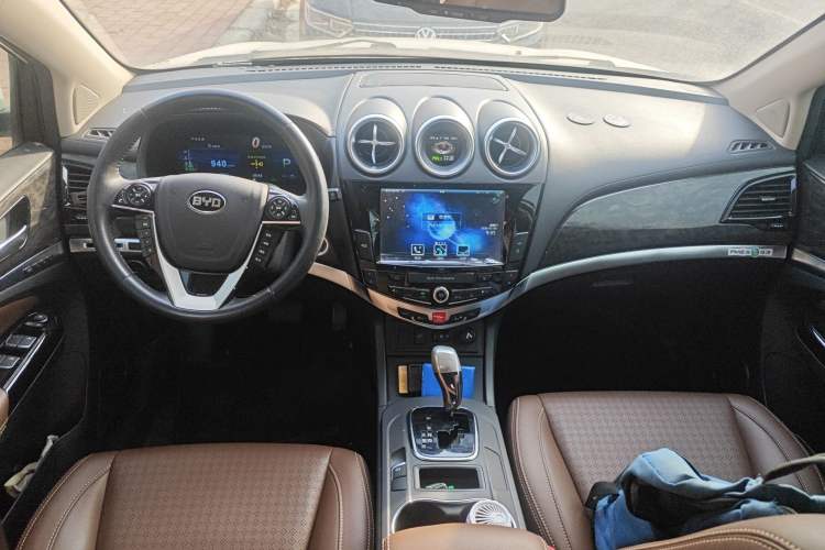Used BYD S7 2016 2.0T Automatic Flagship Plus Center Console