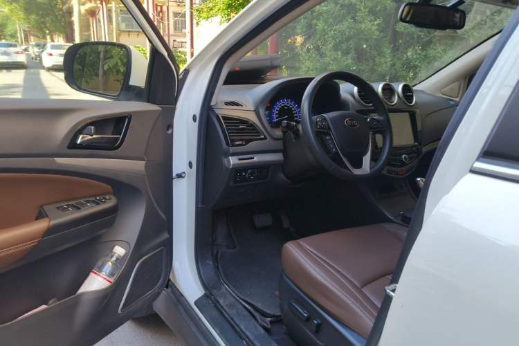 Used BYD S7 2016 2.0T Automatic Prestige Edition Driver Seat