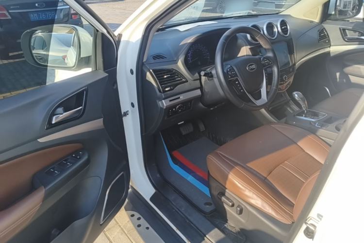 Used BYD S7 2016 2.0T Automatic Prestige Edition Driver Seat