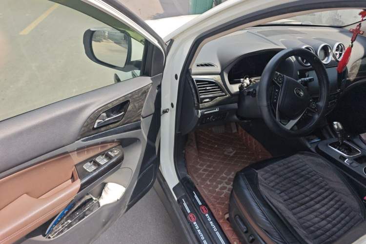 Used BYD S7 2016 2.0T Automatic Prestige Edition Driver Seat