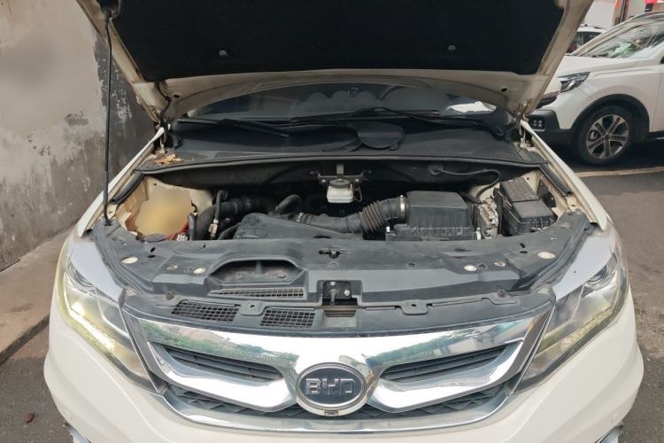 Used BYD S7 2016 2.0T Automatic Prestige Edition Engine Bay