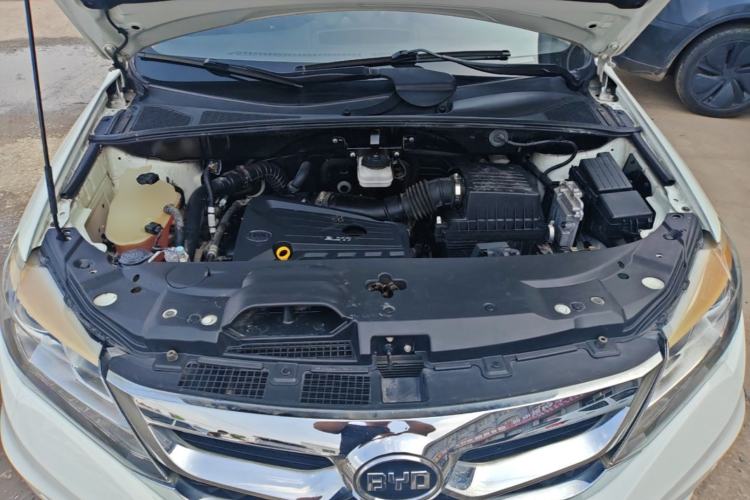 Used BYD S7 2016 2.0T Automatic Prestige Plus Engine Bay