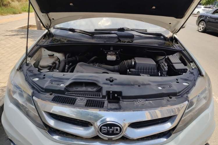 Used BYD S7 2016 2.0T Automatic Prestige Plus Engine Bay