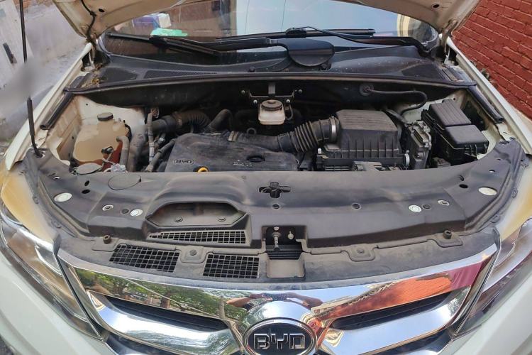 Used BYD S7 2016 2.0T Automatic Prestige Plus Engine Bay