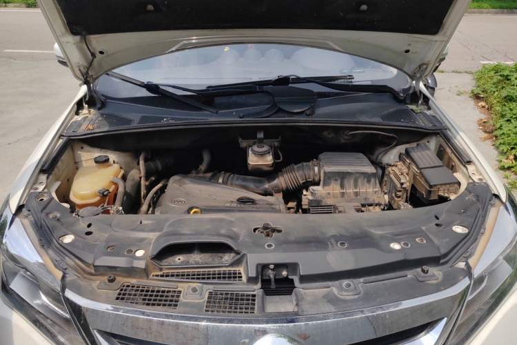 Used BYD S7 2016 2.0T Automatic Flagship Version Engine Bay